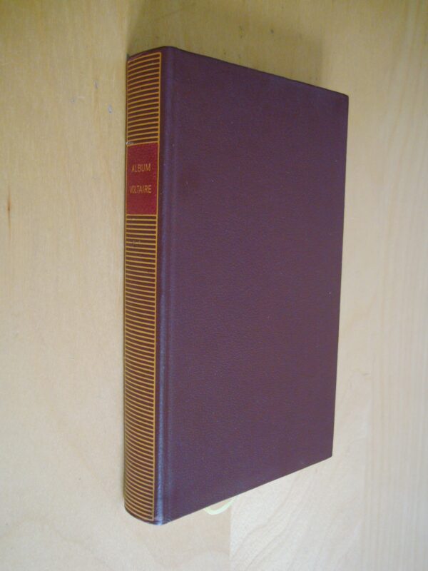 La Pléiade Album Voltaire iconographie choisie et commentée par J. Van Heuvel 1983