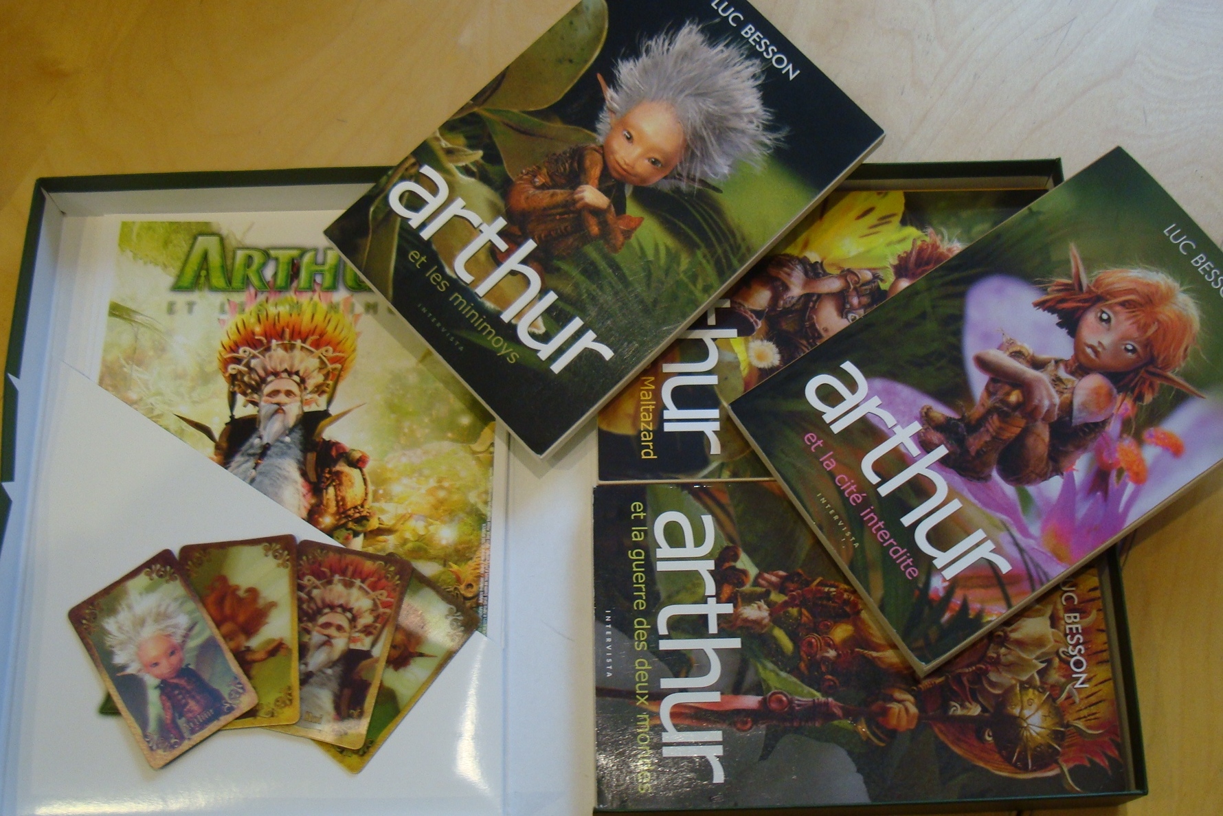 Luc Besson Arthur l'Intégrale Coffret collector (4 affiches 4 magnets 4 tomes)